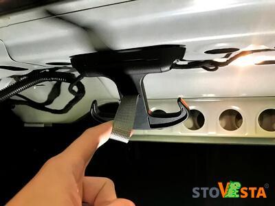 Крюк вещевой в багажник Vesta (1.6/1.8 16V, 2WD) - установка