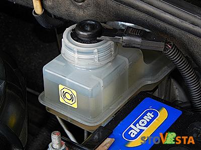Жидкость тормозная Granta (1.6 8V, 2WD)- замена